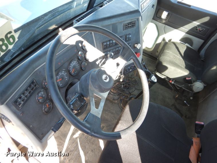 image for item GS9779 2013 Western Star 4900SB semi truck