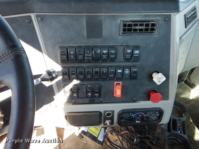 image for item GS9779 2013 Western Star 4900SB semi truck