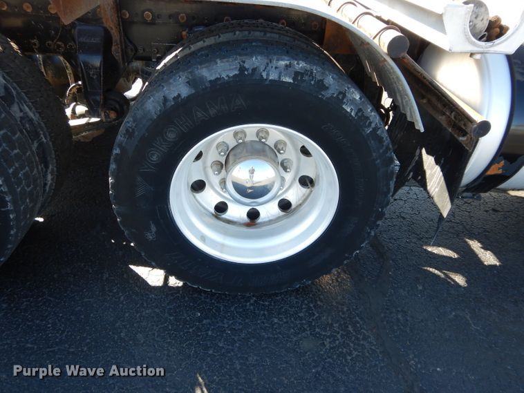 image for item GS9779 2013 Western Star 4900SB semi truck