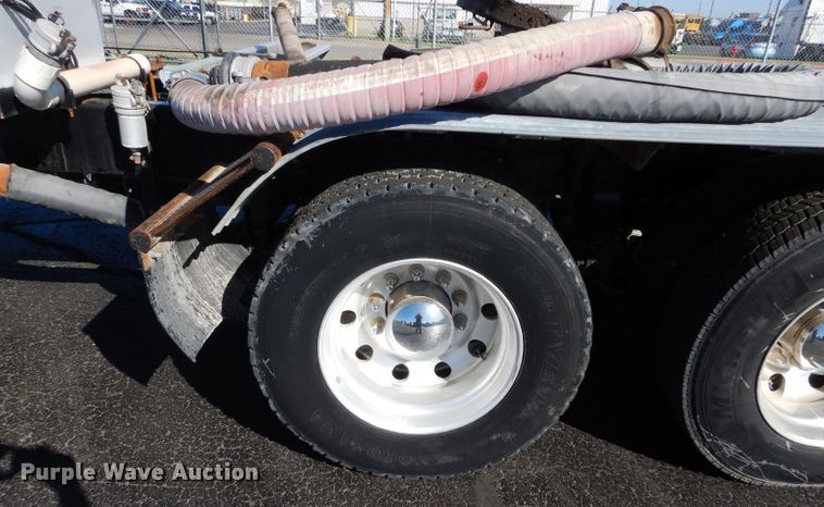 image for item GS9779 2013 Western Star 4900SB semi truck