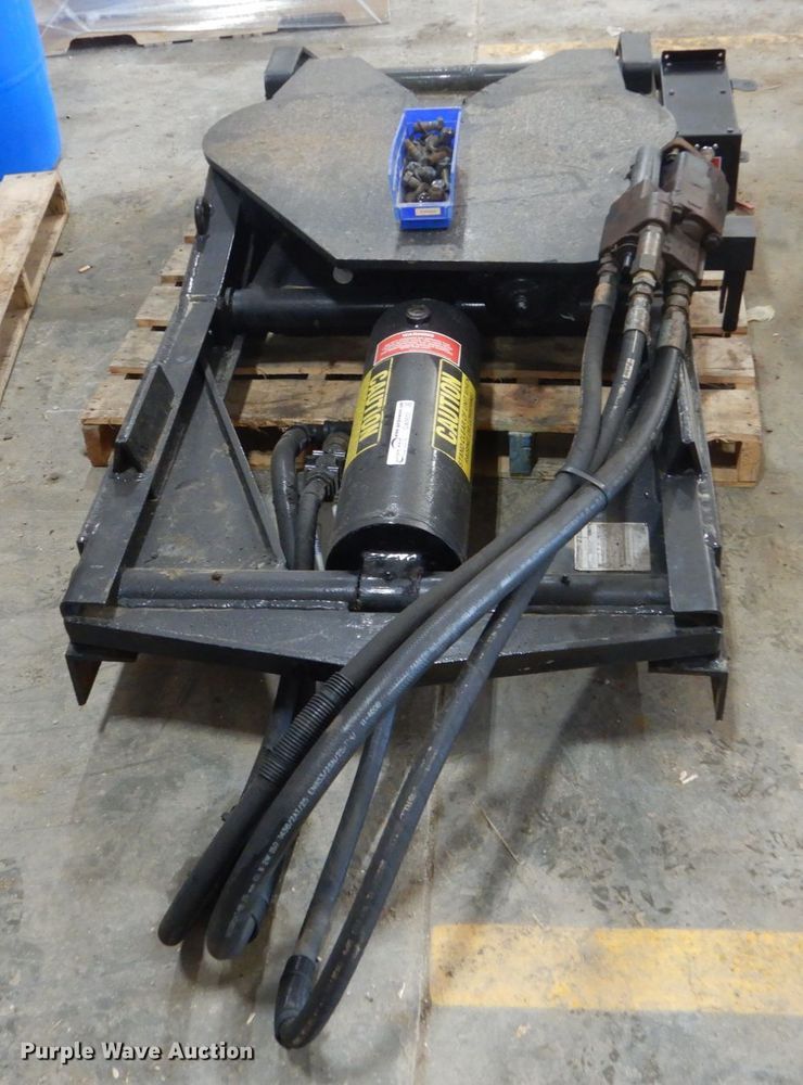 image for item GW9555 Kalmar Bartlett M85-G102A hydraulic lift fifth wheel plate