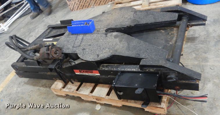 image for item GW9555 Kalmar Bartlett M85-G102A hydraulic lift fifth wheel plate