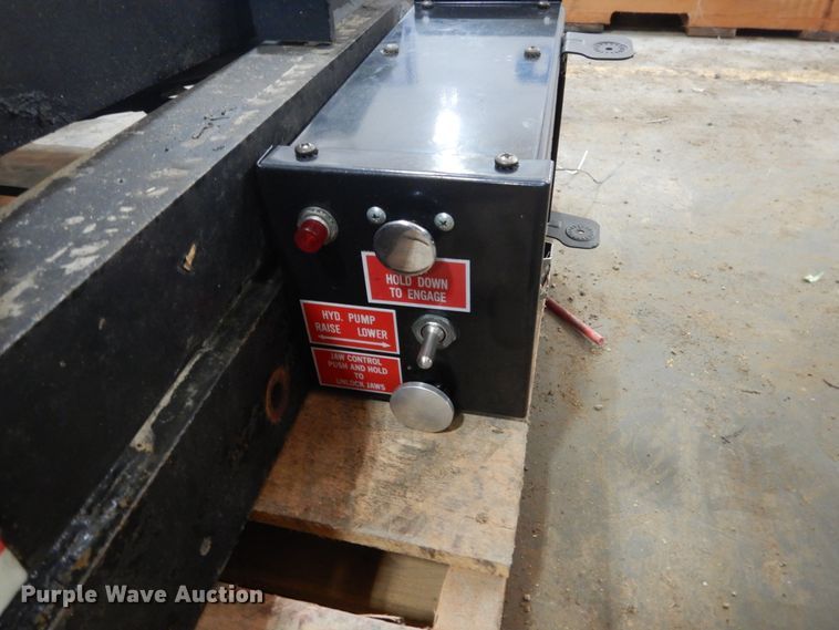 image for item GW9555 Kalmar Bartlett M85-G102A hydraulic lift fifth wheel plate