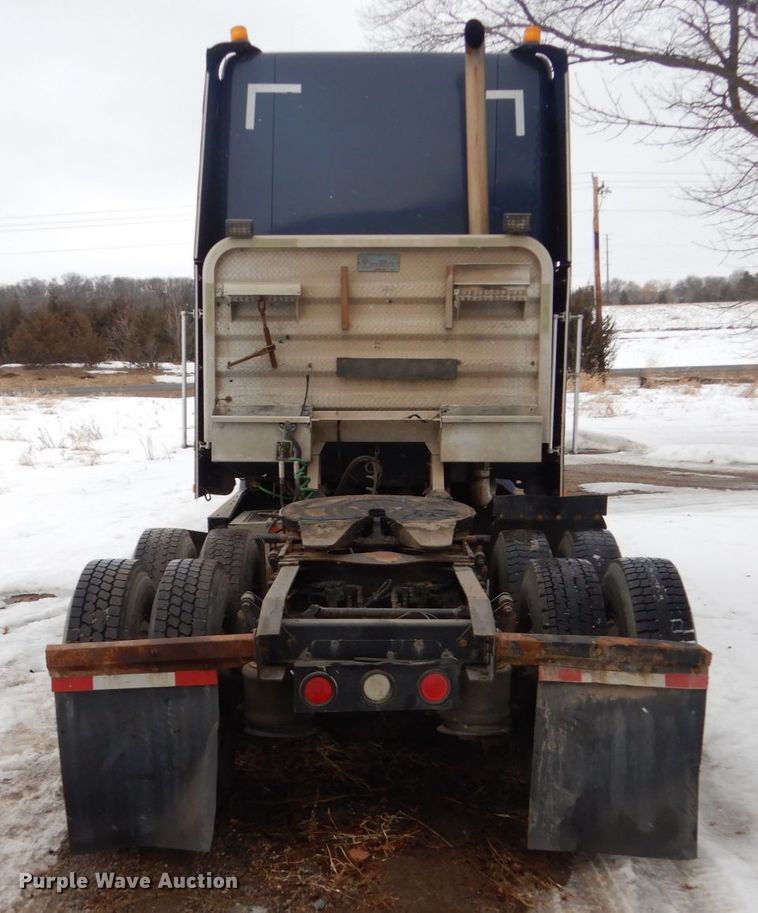 image for item GW9577 1995 Freightliner FLD semi truck