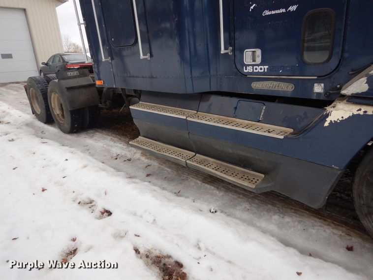 image for item GW9577 1995 Freightliner FLD semi truck