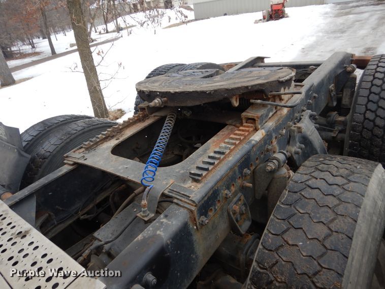 image for item GW9577 1995 Freightliner FLD semi truck