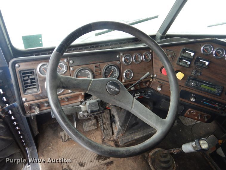 image for item GW9577 1995 Freightliner FLD semi truck