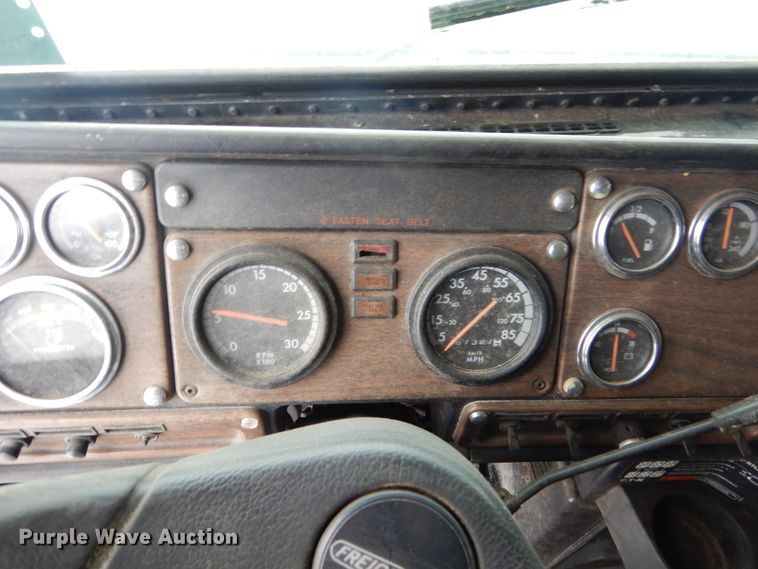 image for item GW9577 1995 Freightliner FLD semi truck