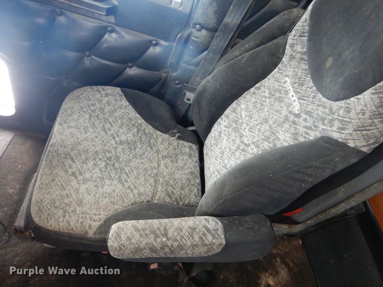 image for item GW9577 1995 Freightliner FLD semi truck