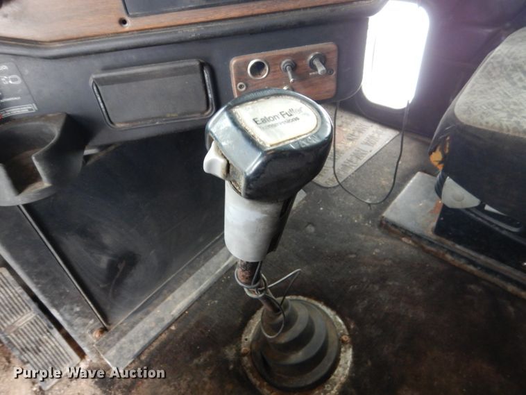 image for item GW9577 1995 Freightliner FLD semi truck