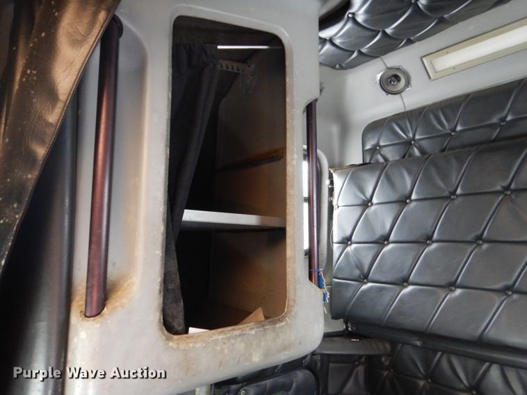 image for item GW9577 1995 Freightliner FLD semi truck