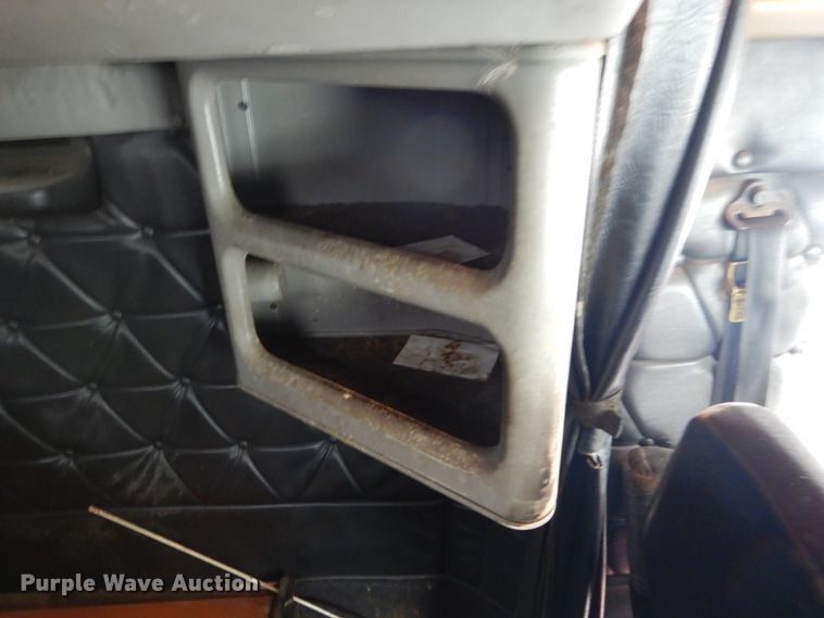 image for item GW9577 1995 Freightliner FLD semi truck