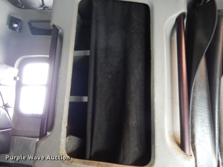 image for item GW9577 1995 Freightliner FLD semi truck