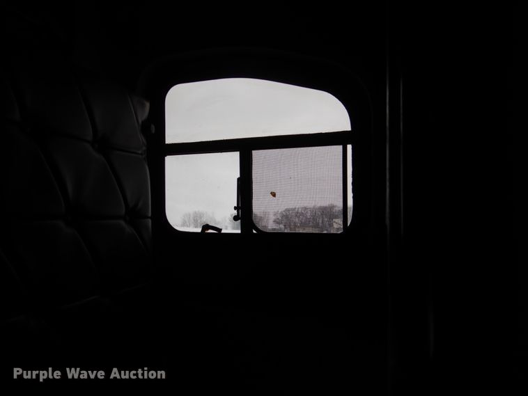 image for item GW9577 1995 Freightliner FLD semi truck