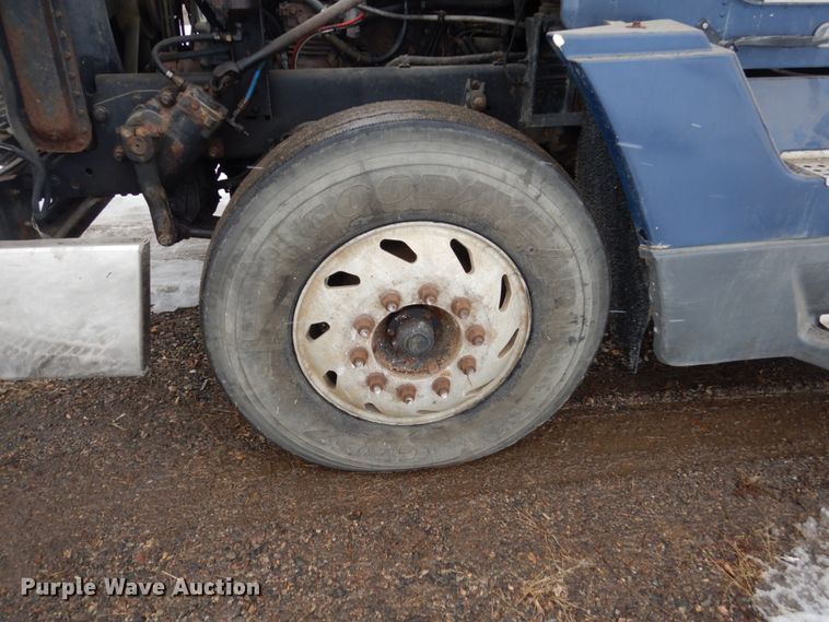 image for item GW9577 1995 Freightliner FLD semi truck