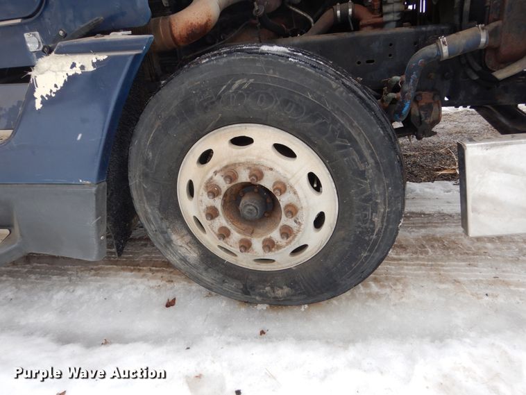 image for item GW9577 1995 Freightliner FLD semi truck