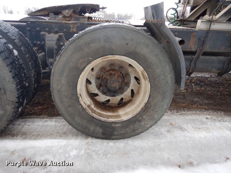 image for item GW9577 1995 Freightliner FLD semi truck