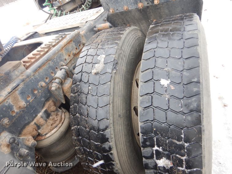 image for item GW9577 1995 Freightliner FLD semi truck