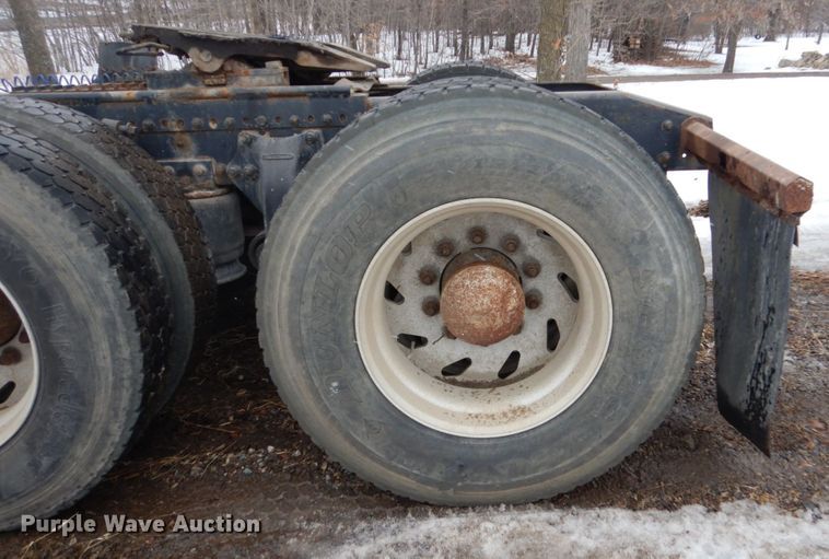 image for item GW9577 1995 Freightliner FLD semi truck