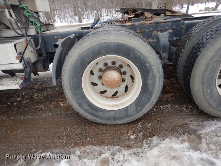 image for item GW9577 1995 Freightliner FLD semi truck