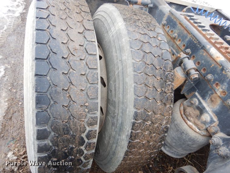 image for item GW9577 1995 Freightliner FLD semi truck