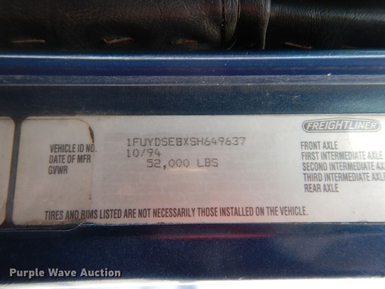 image for item GW9577 1995 Freightliner FLD semi truck