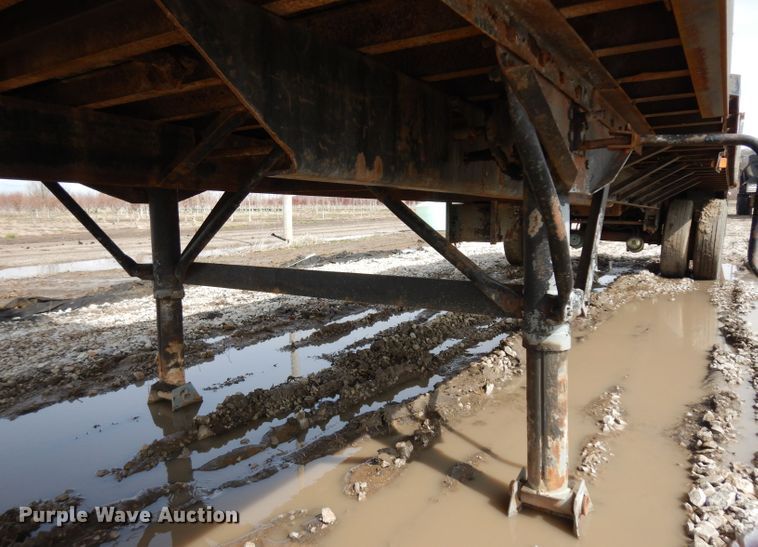 image for item GX9967 1991 Stoughton AVW345SWEDGE flatbed trailer