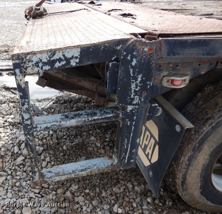 image for item GX9967 1991 Stoughton AVW345SWEDGE flatbed trailer