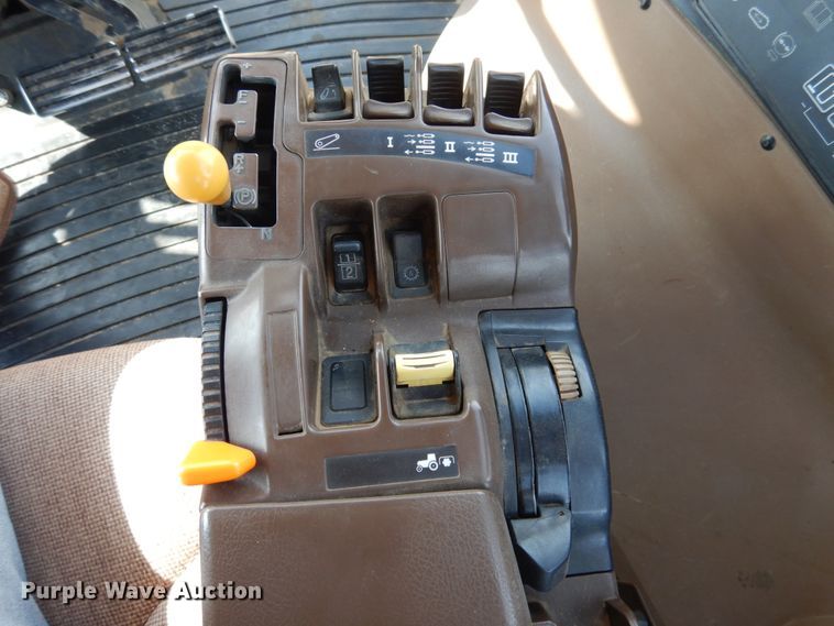 image for item DJ3013 2002 John Deere 8520 MFWD tractor