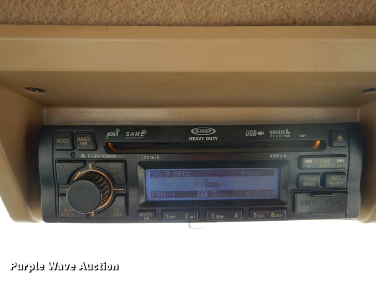 image for item DJ3013 2002 John Deere 8520 MFWD tractor