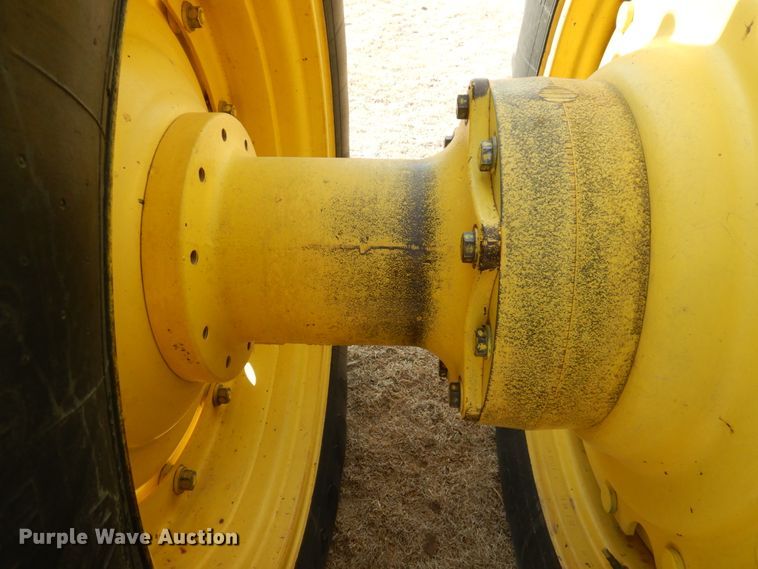 image for item DJ3013 2002 John Deere 8520 MFWD tractor