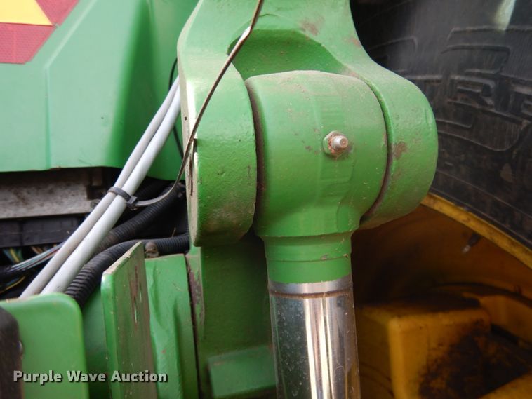 image for item DJ3013 2002 John Deere 8520 MFWD tractor