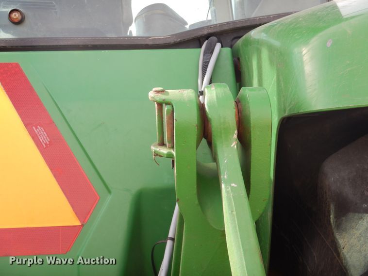 image for item DJ3013 2002 John Deere 8520 MFWD tractor