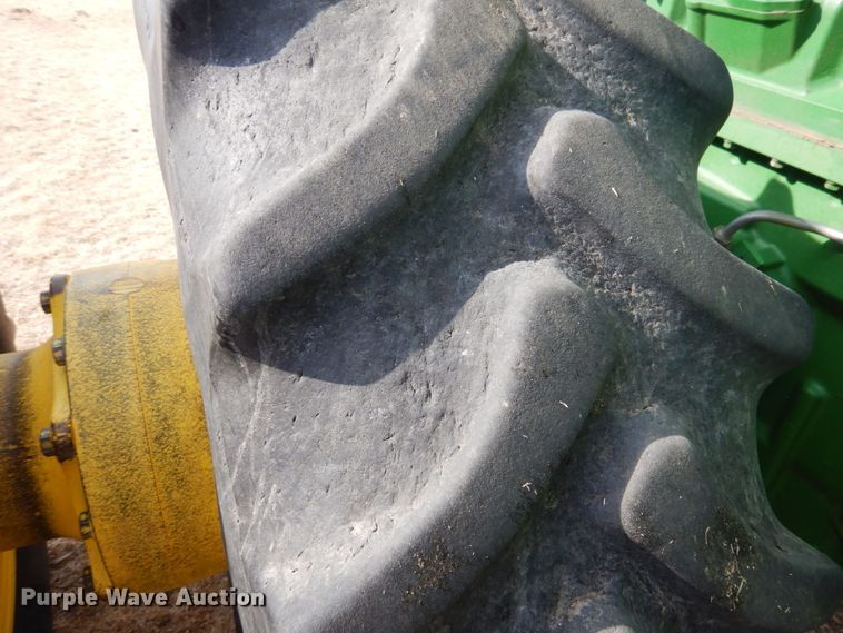 image for item DJ3013 2002 John Deere 8520 MFWD tractor