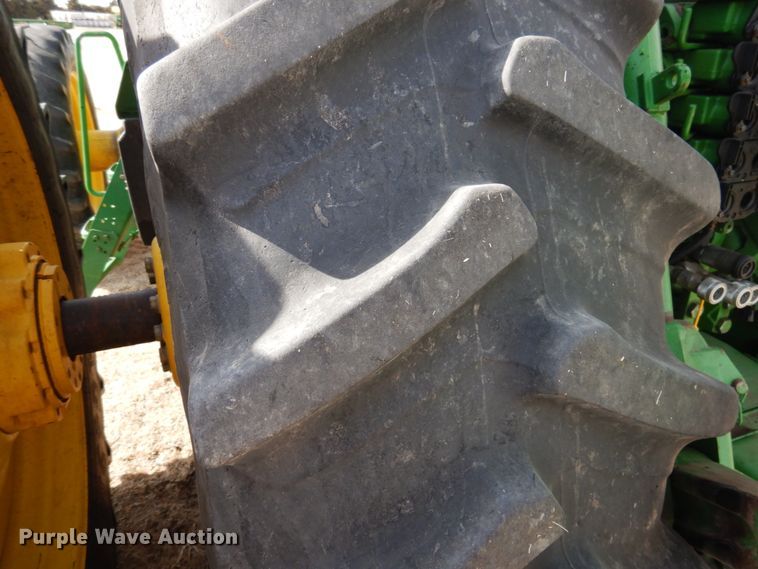 image for item DJ3013 2002 John Deere 8520 MFWD tractor