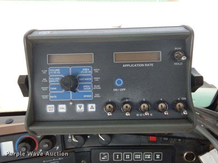 image for item DJ3015 2005 John Deere 8520 MFWD tractor