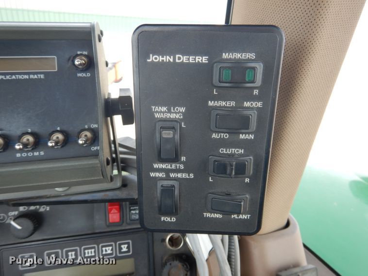 image for item DJ3015 2005 John Deere 8520 MFWD tractor