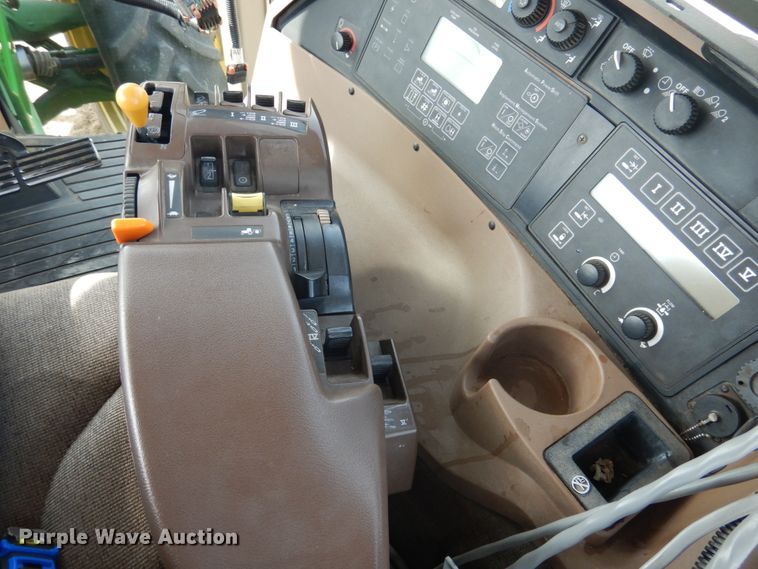 image for item DJ3015 2005 John Deere 8520 MFWD tractor