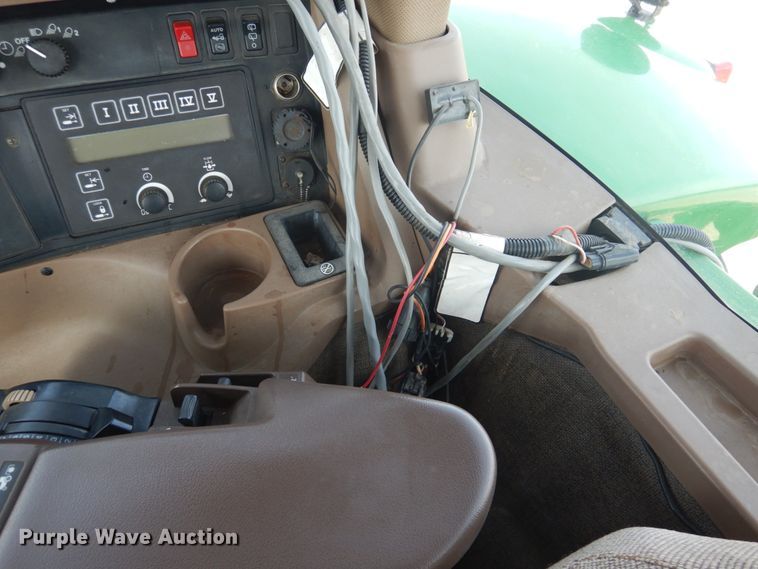 image for item DJ3015 2005 John Deere 8520 MFWD tractor