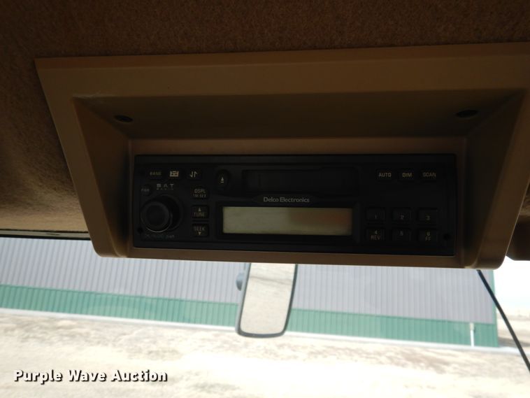 image for item DJ3015 2005 John Deere 8520 MFWD tractor