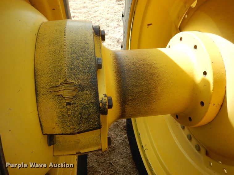 image for item DJ3015 2005 John Deere 8520 MFWD tractor