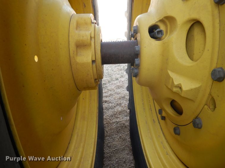 image for item DJ3015 2005 John Deere 8520 MFWD tractor