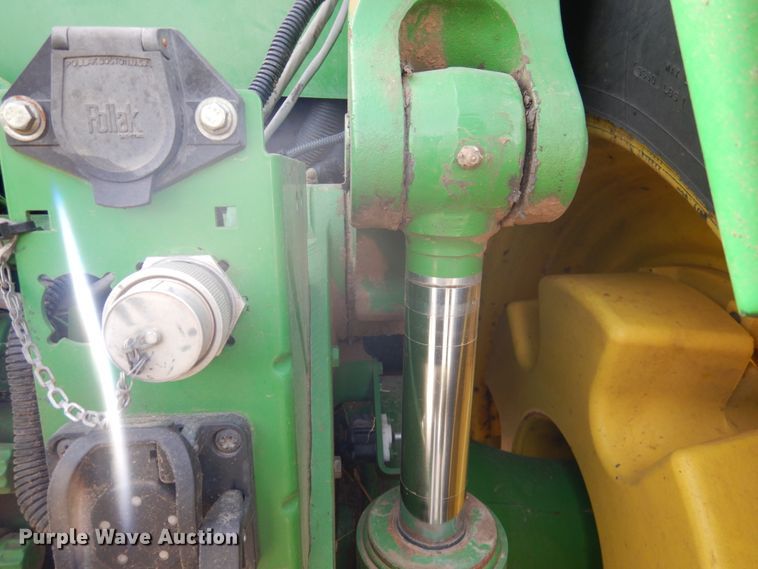 image for item DJ3015 2005 John Deere 8520 MFWD tractor