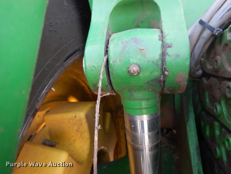 image for item DJ3015 2005 John Deere 8520 MFWD tractor