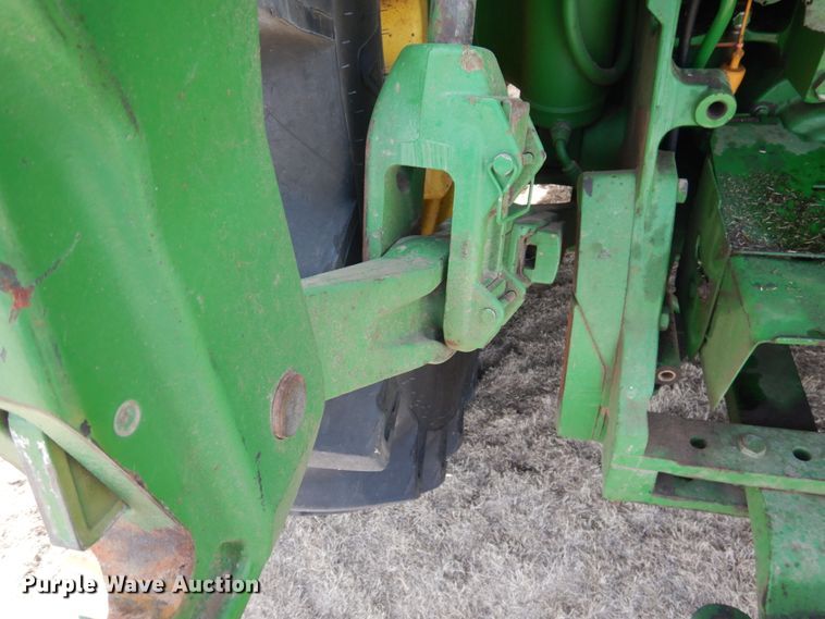 image for item DJ3015 2005 John Deere 8520 MFWD tractor