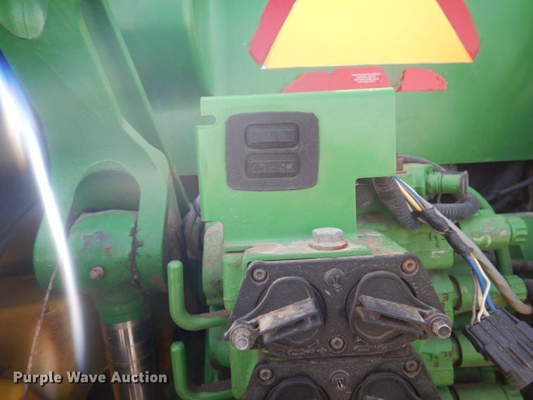 image for item DJ3015 2005 John Deere 8520 MFWD tractor