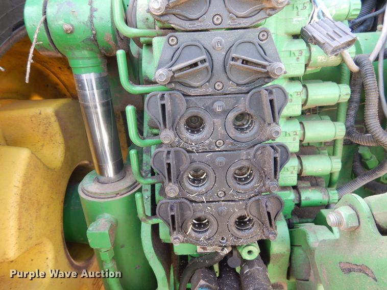 image for item DJ3015 2005 John Deere 8520 MFWD tractor