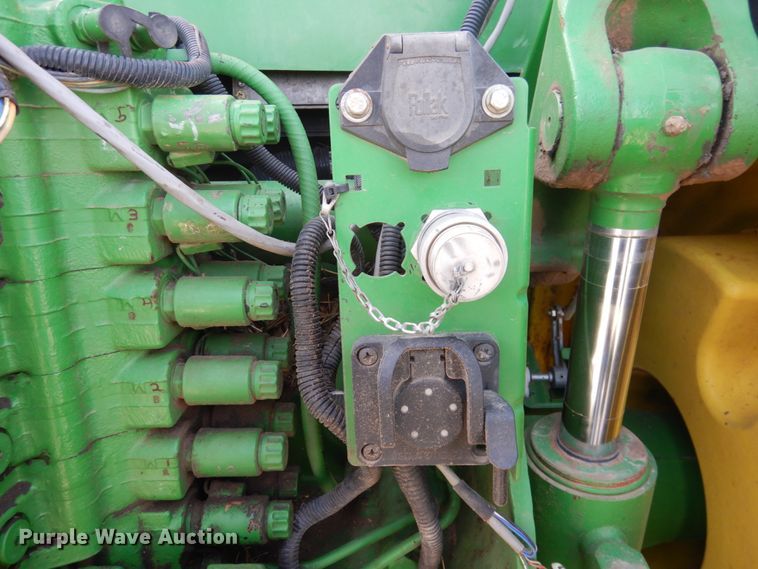 image for item DJ3015 2005 John Deere 8520 MFWD tractor