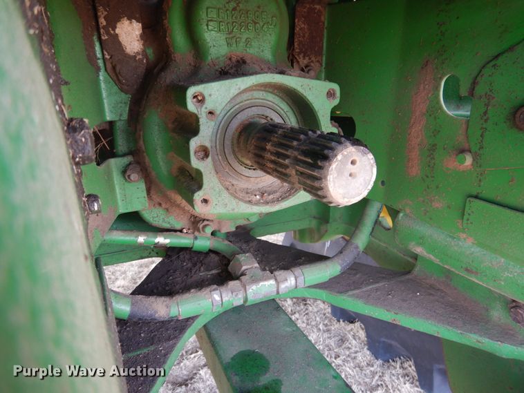 image for item DJ3015 2005 John Deere 8520 MFWD tractor