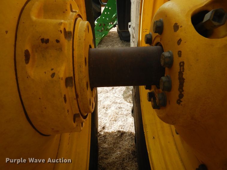 image for item DJ3015 2005 John Deere 8520 MFWD tractor